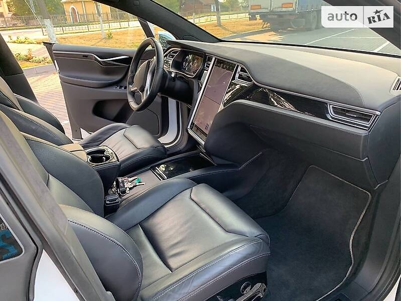 Позашляховик / Кросовер Tesla Model X 2016 в Івано-Франківську