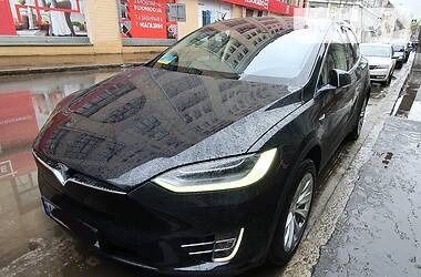 Позашляховик / Кросовер Tesla Model X 2017 в 