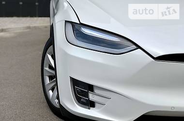 Позашляховик / Кросовер Tesla Model X 2016 в 