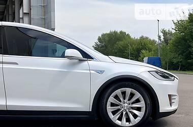 Позашляховик / Кросовер Tesla Model X 2016 в 