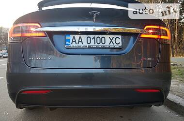 Позашляховик / Кросовер Tesla Model X 2017 в 
