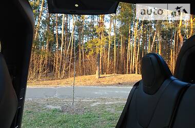 Позашляховик / Кросовер Tesla Model X 2017 в 