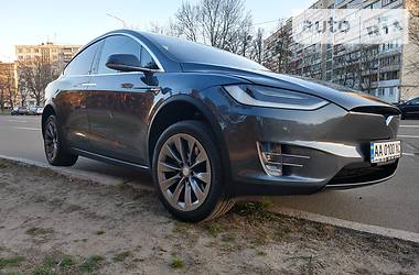 Позашляховик / Кросовер Tesla Model X 2017 в 