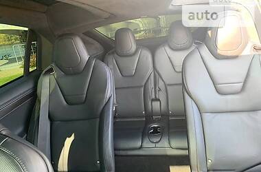 Позашляховик / Кросовер Tesla Model X 2016 в 