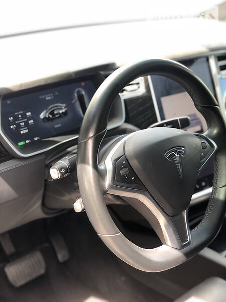 Позашляховик / Кросовер Tesla Model X 2016 в Хмельницькому
