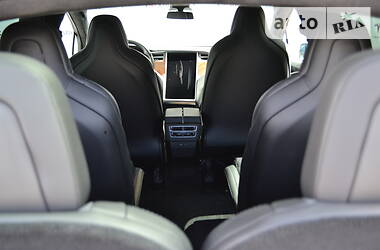 Позашляховик / Кросовер Tesla Model X 2018 в 