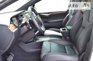 Позашляховик / Кросовер Tesla Model X 2018 в 