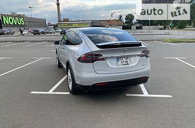 Позашляховик / Кросовер Tesla Model X 2017 в 