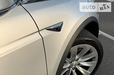 Позашляховик / Кросовер Tesla Model X 2017 в 