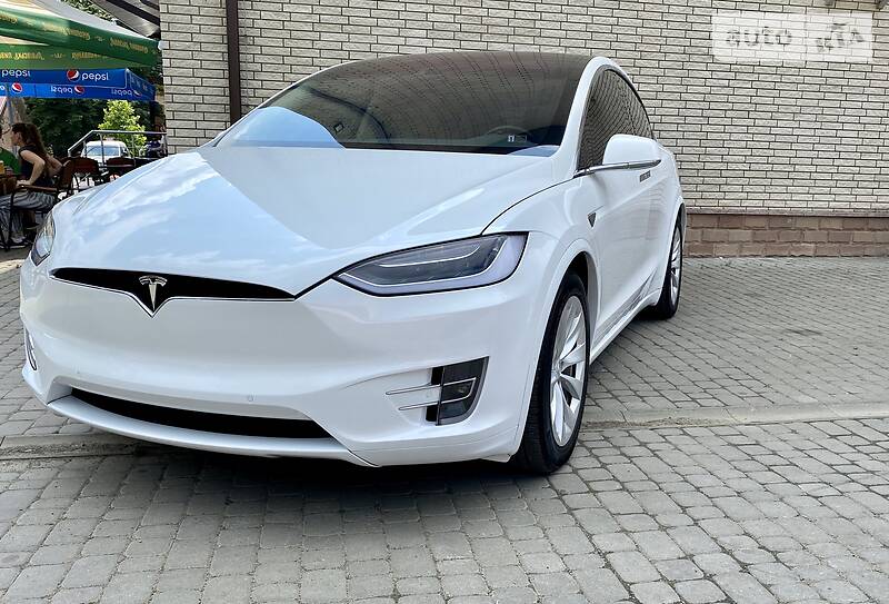 Хэтчбек Tesla Model X 2016 в Сторожинце