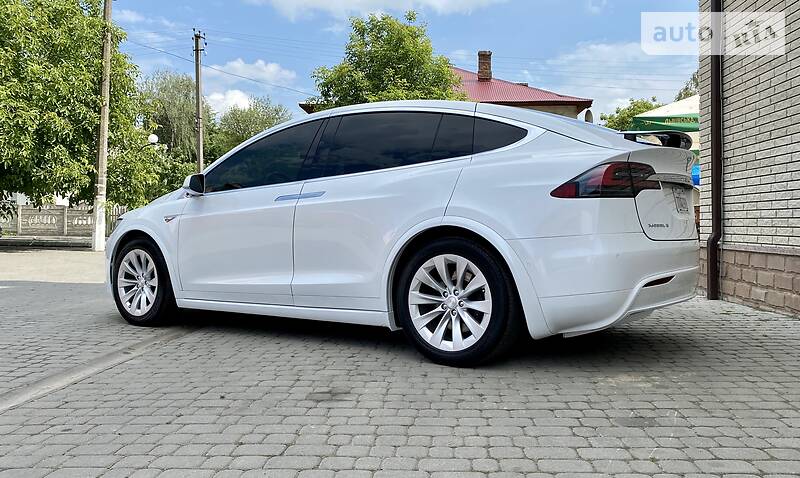 Хэтчбек Tesla Model X 2016 в Сторожинце
