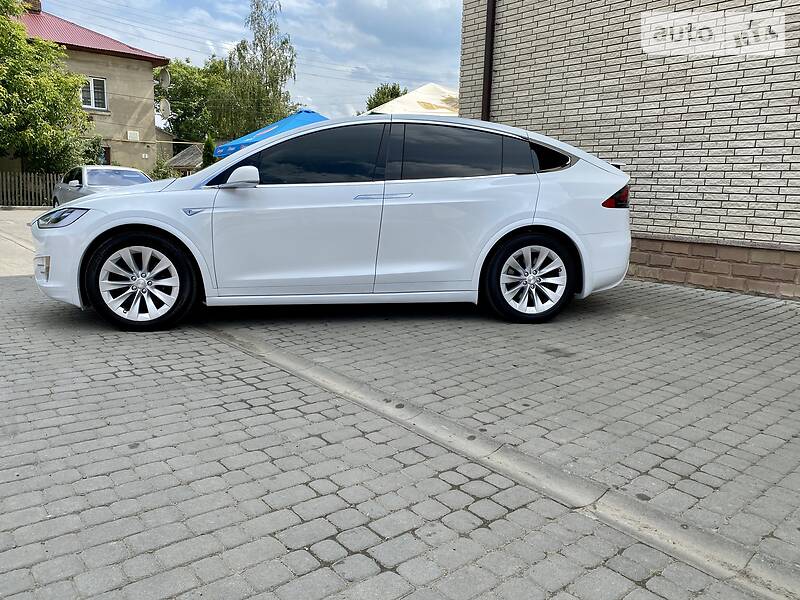 Хэтчбек Tesla Model X 2016 в Сторожинце