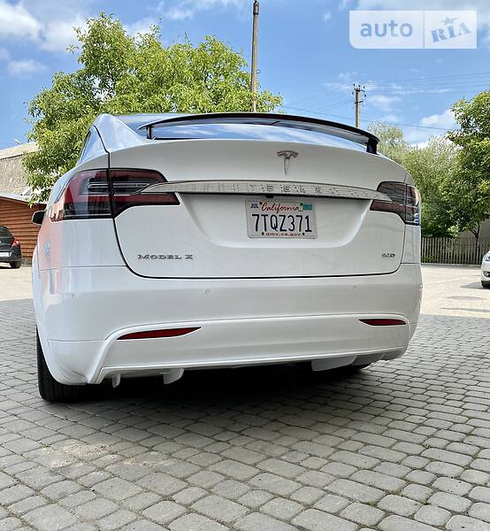 Хэтчбек Tesla Model X 2016 в Сторожинце