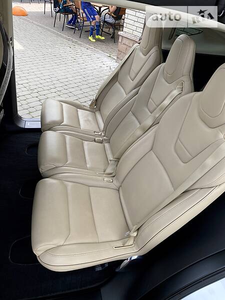 Хэтчбек Tesla Model X 2016 в Сторожинце