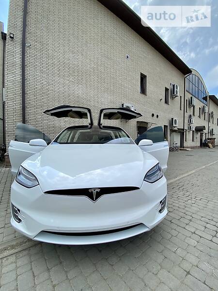 Хэтчбек Tesla Model X 2016 в Сторожинце