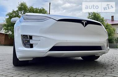 Хетчбек Tesla Model X 2016 в Сторожинці