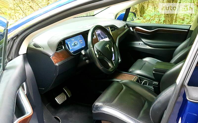 Позашляховик / Кросовер Tesla Model X 2016 в Києві
