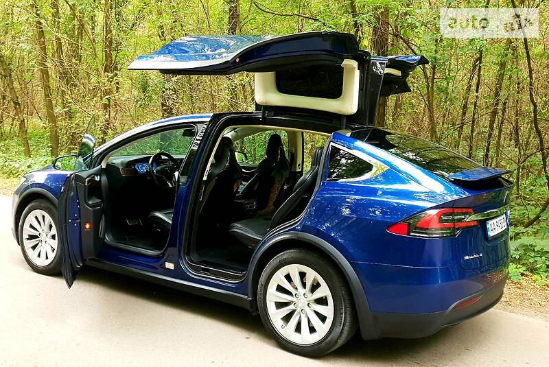 Позашляховик / Кросовер Tesla Model X 2016 в Києві