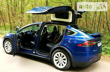 Внедорожник / Кроссовер Tesla Model X 2016 в 