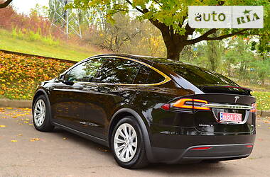 Внедорожник / Кроссовер Tesla Model X 2018 в 
