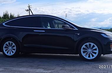 Хэтчбек Tesla Model X 2019 в Львове