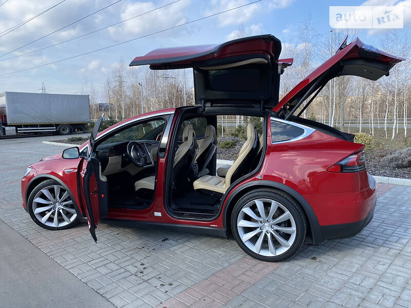 Позашляховик / Кросовер Tesla Model X 2016 в Києві