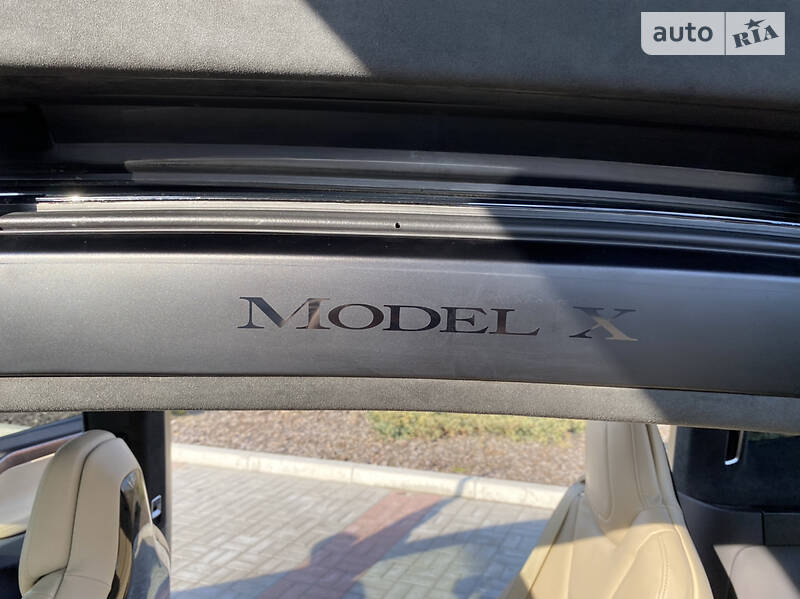 Позашляховик / Кросовер Tesla Model X 2016 в Києві