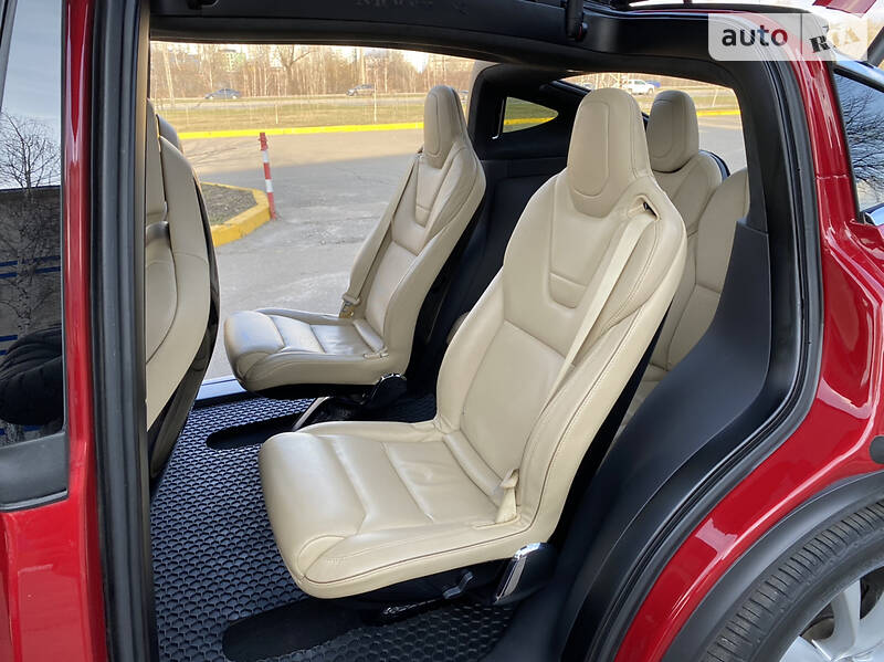 Позашляховик / Кросовер Tesla Model X 2016 в Києві