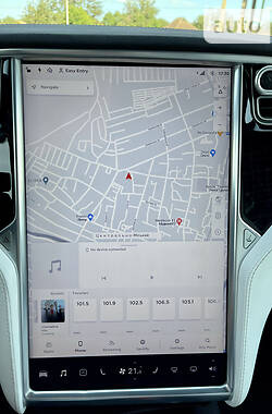 Позашляховик / Кросовер Tesla Model X 2016 в 