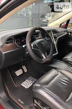 Позашляховик / Кросовер Tesla Model X 2016 в Чернівцях