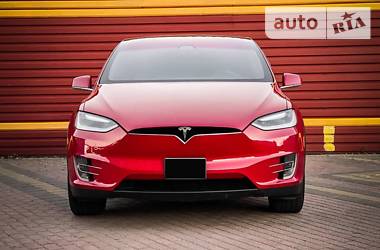 Автомобиль тесла красный цвет