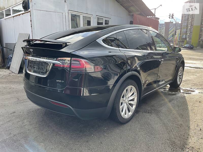 Позашляховик / Кросовер Tesla Model X 2018 в Києві