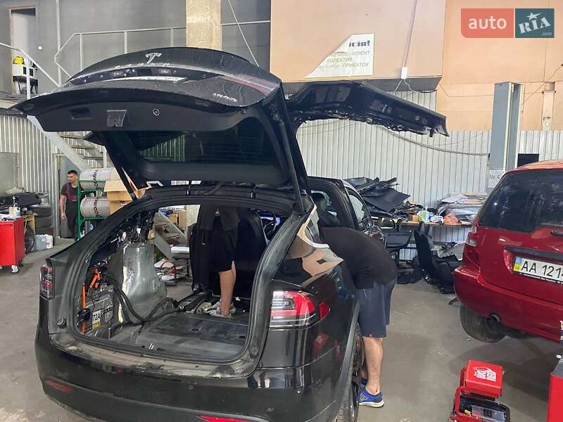 Внедорожник / Кроссовер Tesla Model X 2017 в Киеве