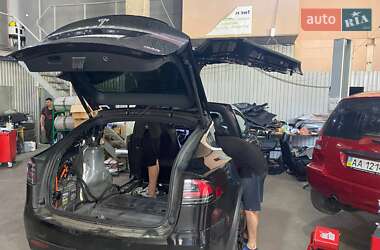 Позашляховик / Кросовер Tesla Model X 2017 в 