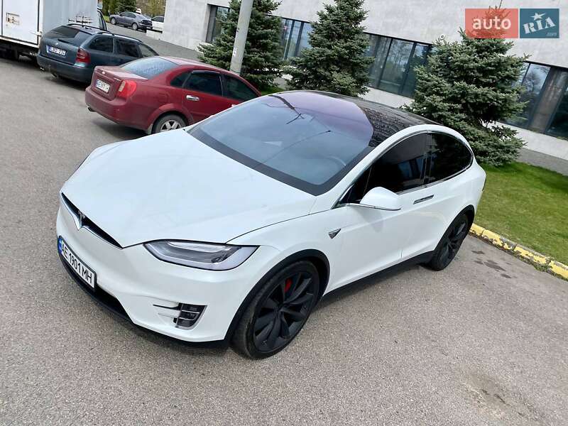Позашляховик / Кросовер Tesla Model X 2017 в Дніпрі