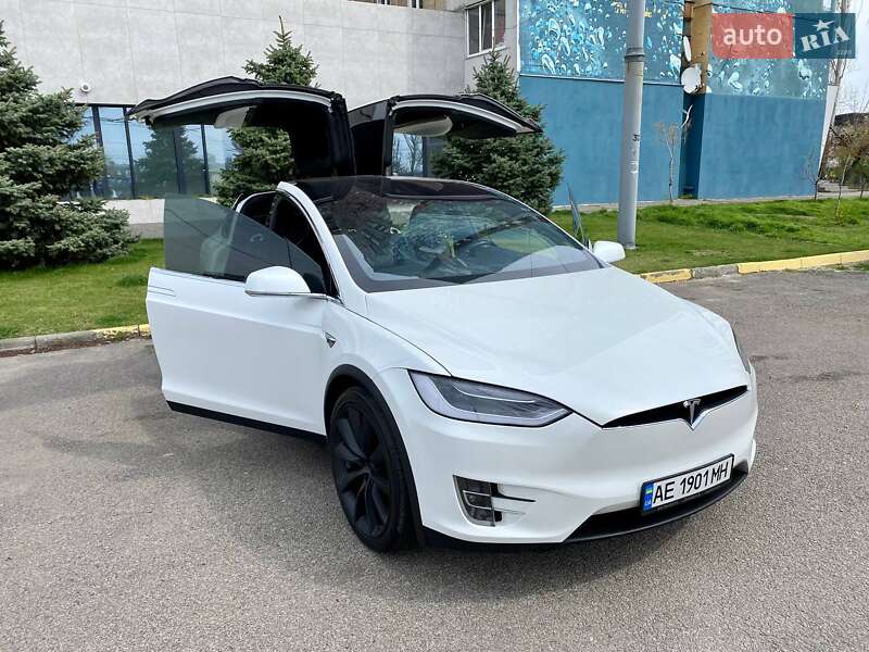 Позашляховик / Кросовер Tesla Model X 2017 в Дніпрі