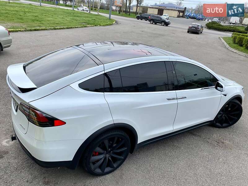 Позашляховик / Кросовер Tesla Model X 2017 в Дніпрі