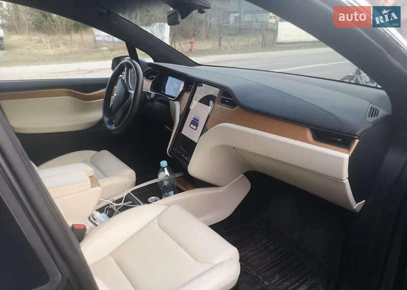 Tesla Model X 2020