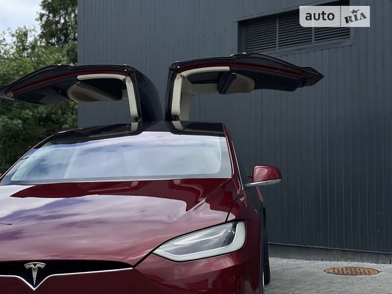 Позашляховик / Кросовер Tesla Model X 2016 в Стрию