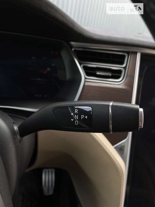 Позашляховик / Кросовер Tesla Model X 2016 в Стрию