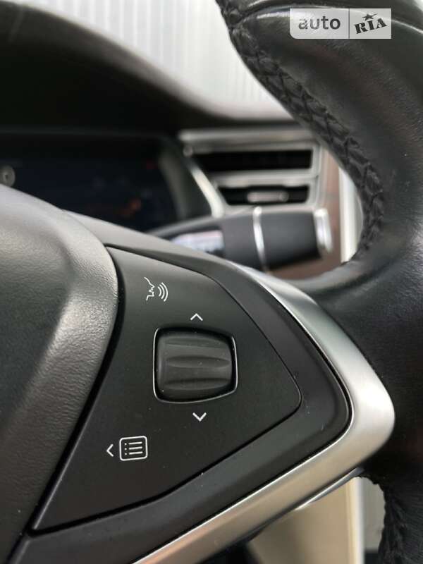 Позашляховик / Кросовер Tesla Model X 2016 в Стрию