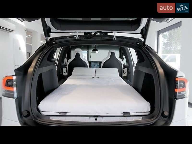 Позашляховик / Кросовер Tesla Model X 2018 в Тернополі