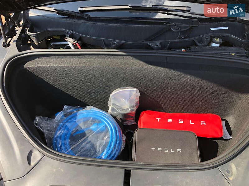 Внедорожник / Кроссовер Tesla Model X 2020 в Киеве