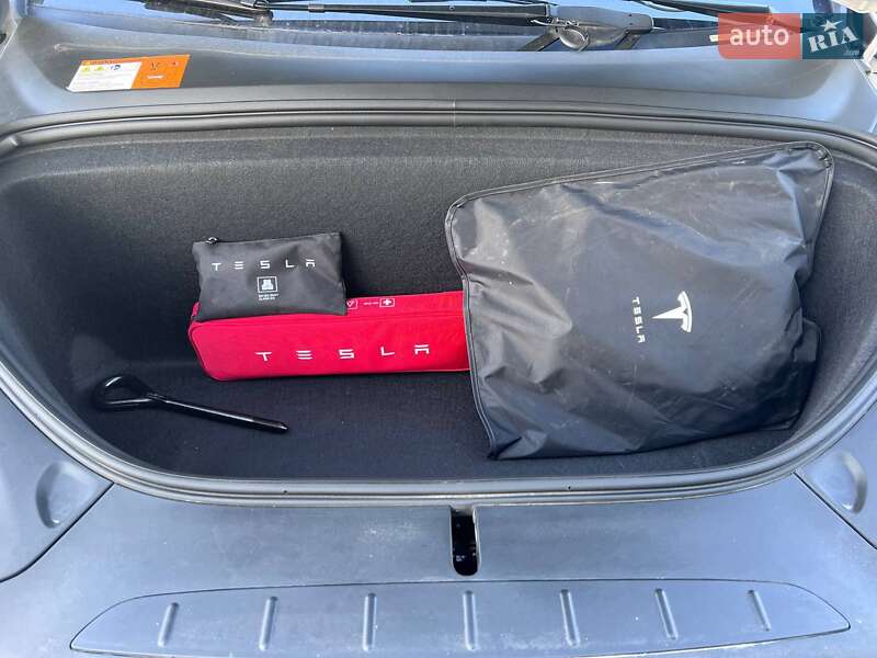 Позашляховик / Кросовер Tesla Model X 2017 в Києві