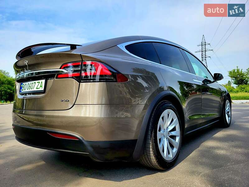 Позашляховик / Кросовер Tesla Model X 2016 в Харкові