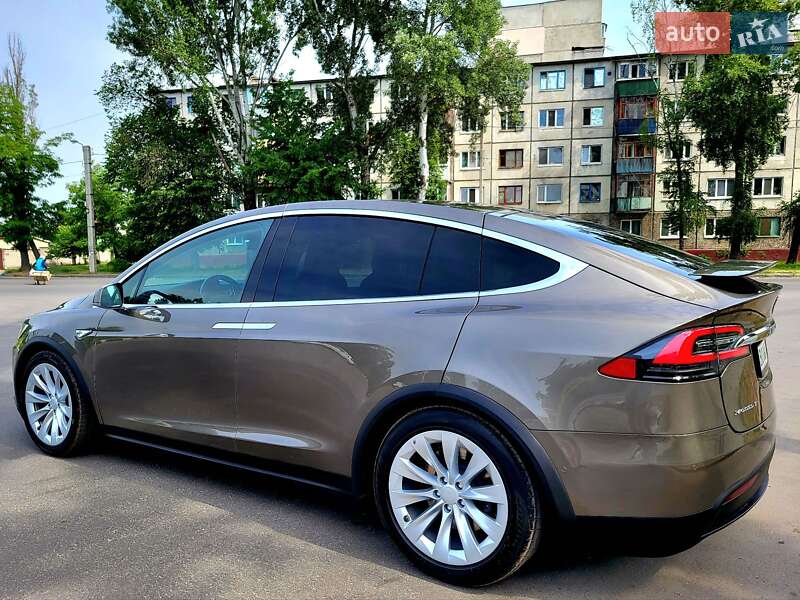Позашляховик / Кросовер Tesla Model X 2016 в Харкові