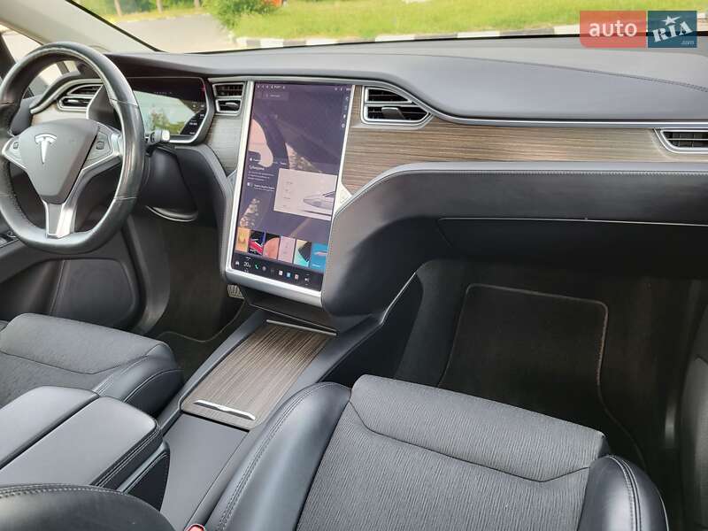 Позашляховик / Кросовер Tesla Model X 2016 в Харкові