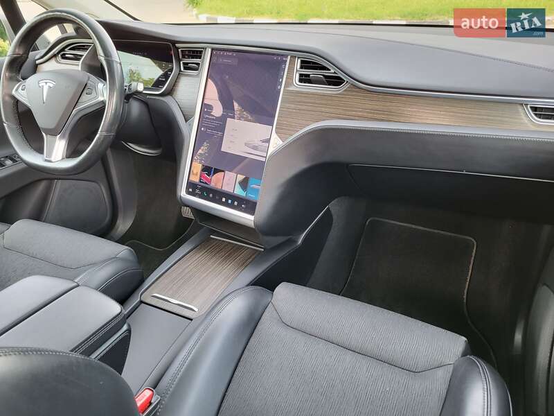 Позашляховик / Кросовер Tesla Model X 2016 в Харкові