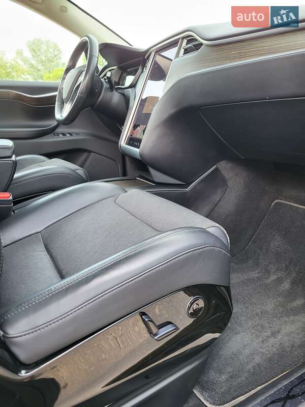 Позашляховик / Кросовер Tesla Model X 2016 в Харкові