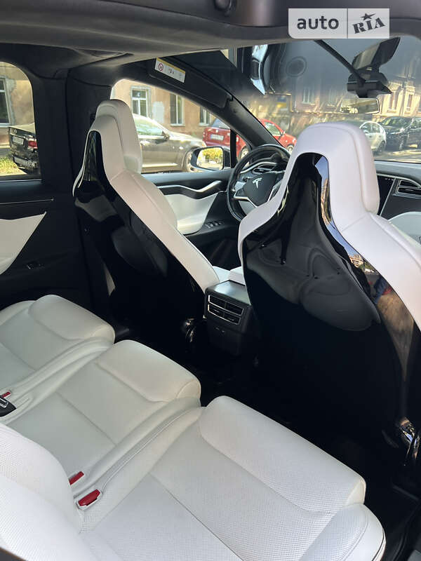 Позашляховик / Кросовер Tesla Model X 2016 в Дніпрі
